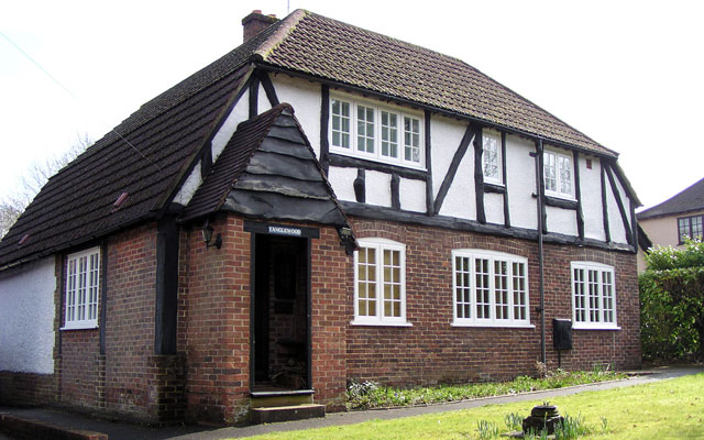 cottage-with-evolution-gerogian-windows